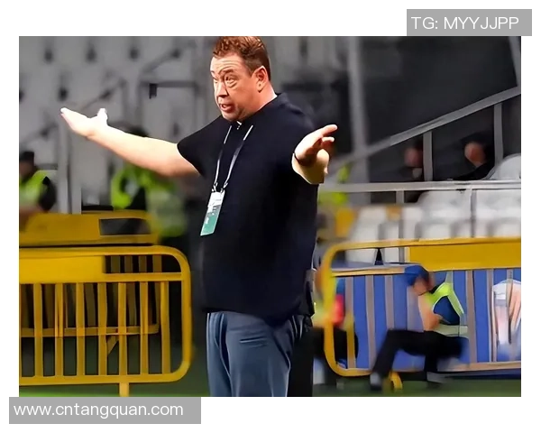 意大利足球明星赛场趣事频发笑声不断引发球迷热议